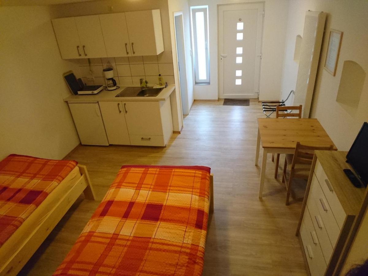 Hotel-Pension Zum Hirsch Хаттерсхайм Экстерьер фото